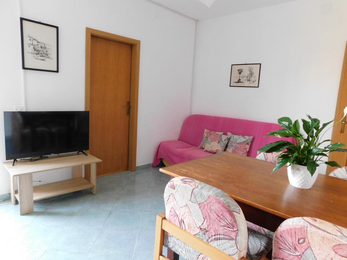 Apartmani Salus 파그 외부 사진