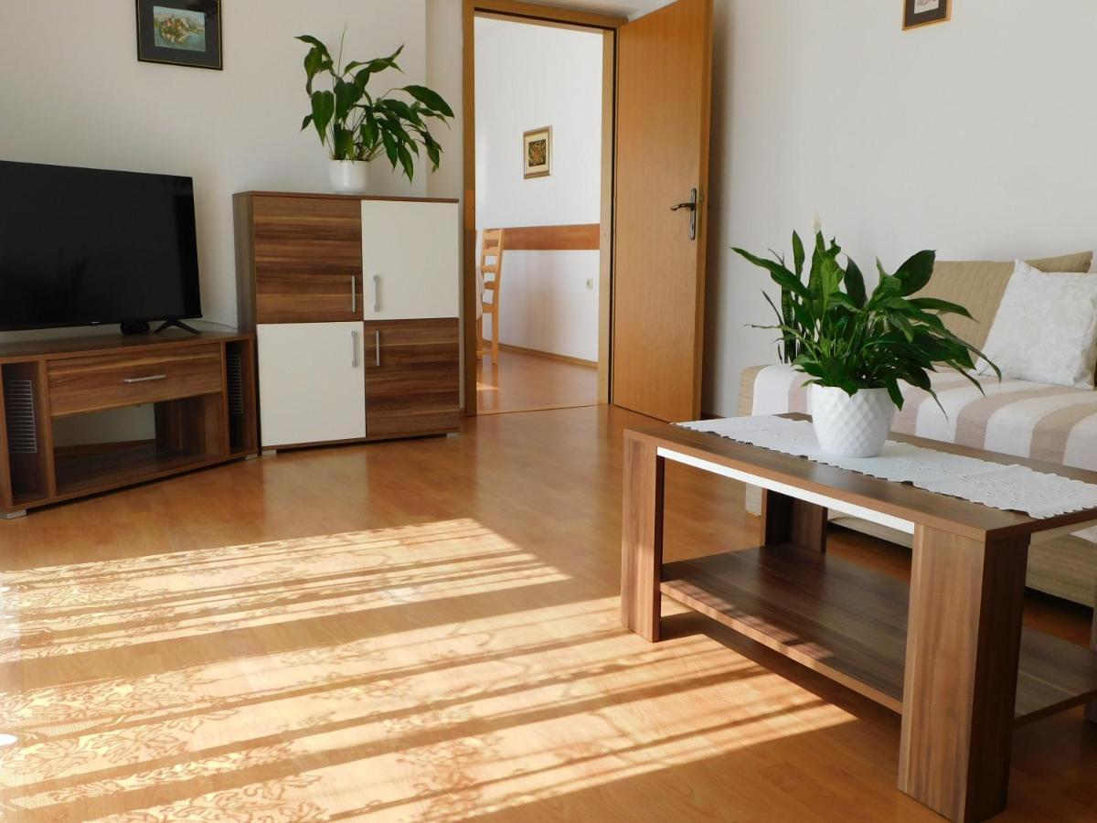 Apartmani Salus 파그 외부 사진